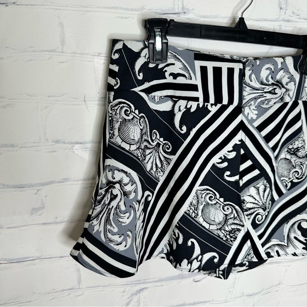 Express size 10 skort - Picture 2 of 6
